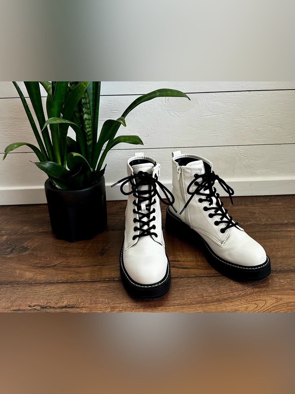 Madden Girl Kurrt White Combat Boots Size 6